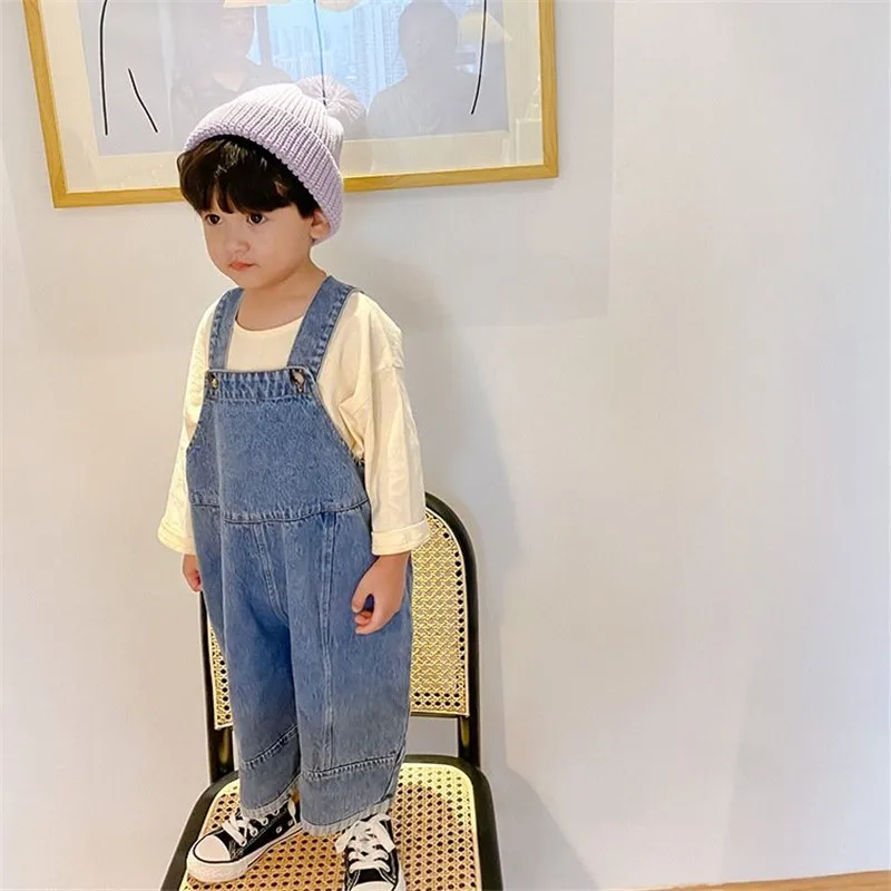 Pantalones vaqueros con tirantes para niño - imagen 4