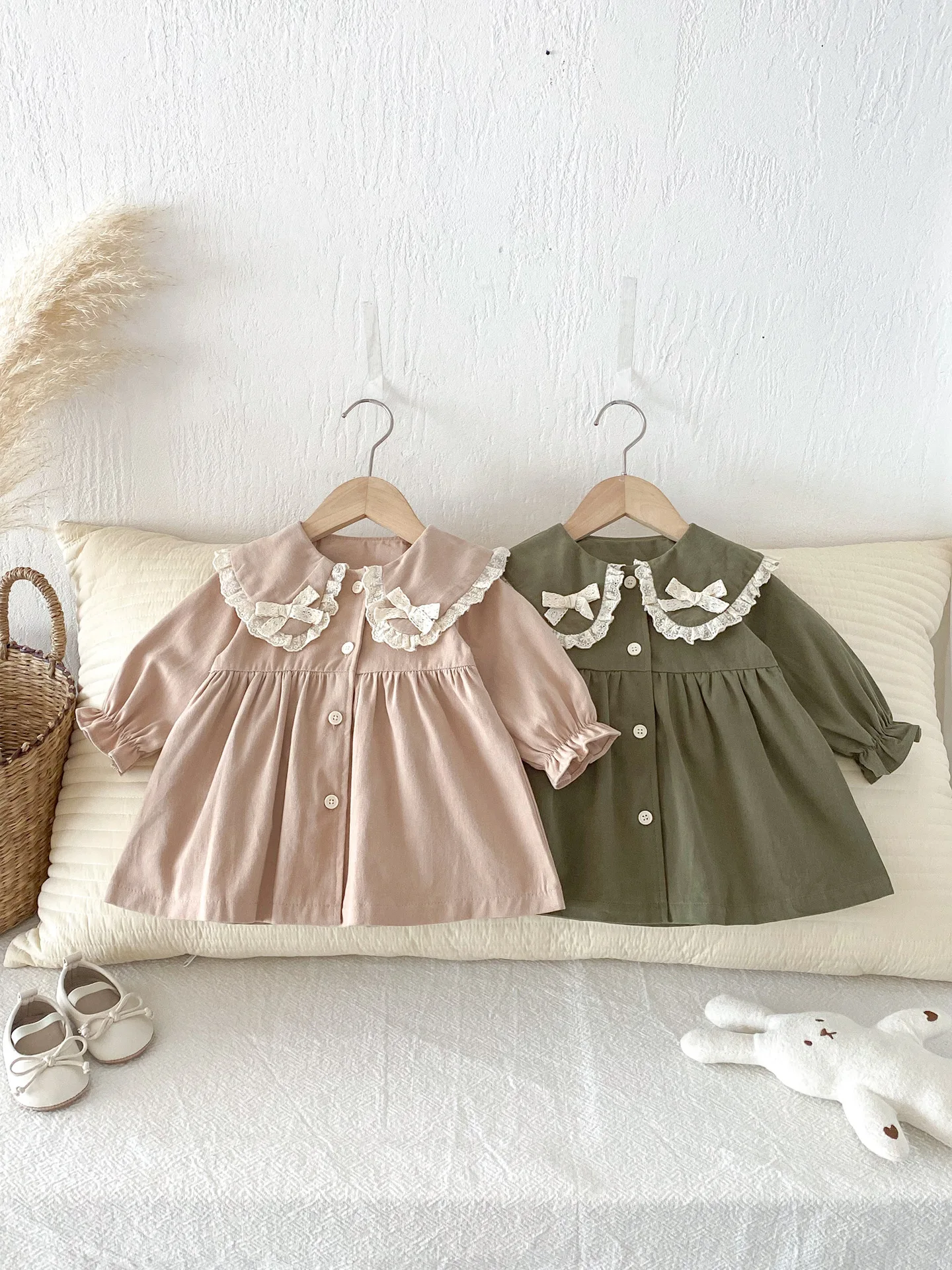 Abrigo con cuello de encaje estilo vintage