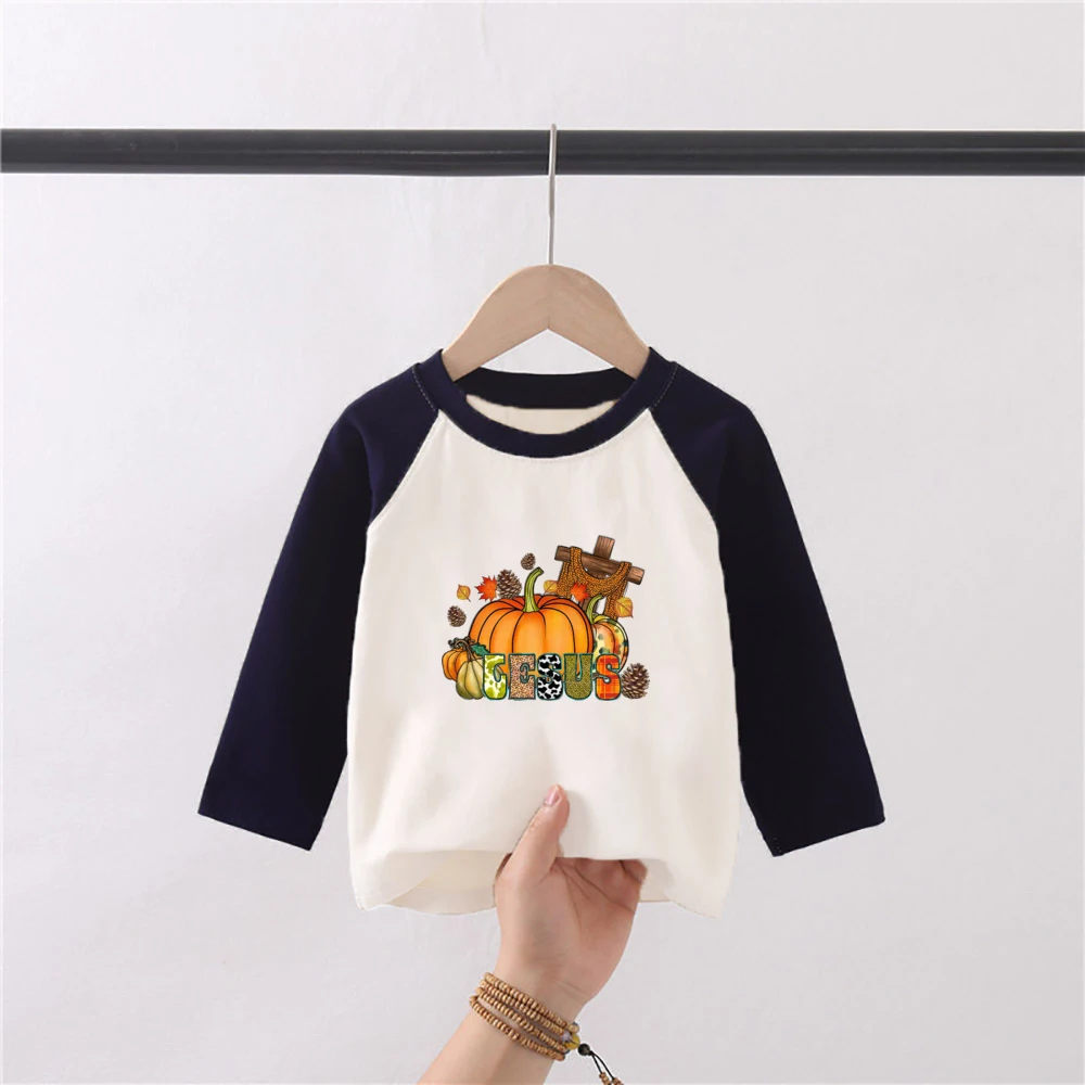 Camiseta infantil con estampado festivo de otoño