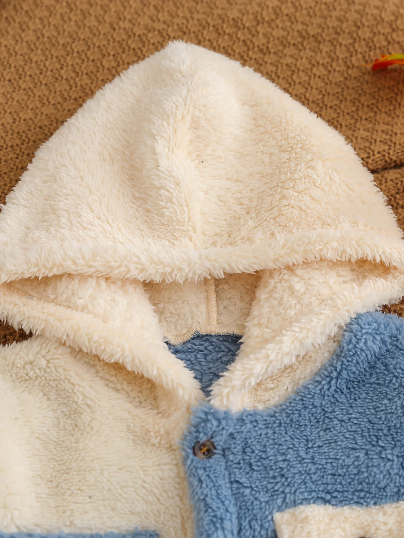 Abrigo cálido de felpa con capucha reversible para niños