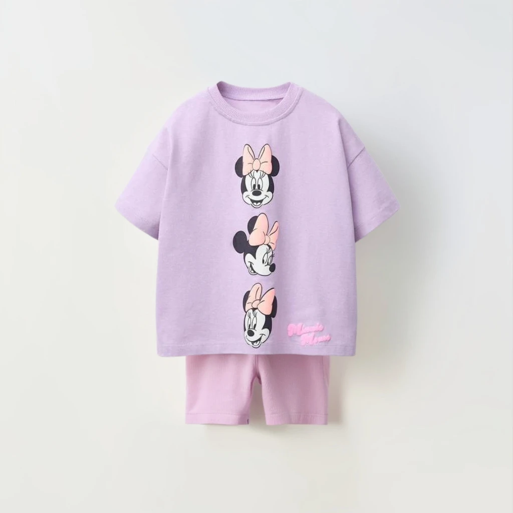 Detalle del estampado infantil y el diseño veraniego