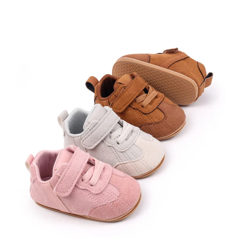 Zapatitos de bebé de cuero con suela de goma suave