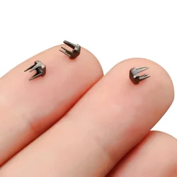 Cuentas pequeñas de metal para adornar ropa de muñecas – 50 piezas