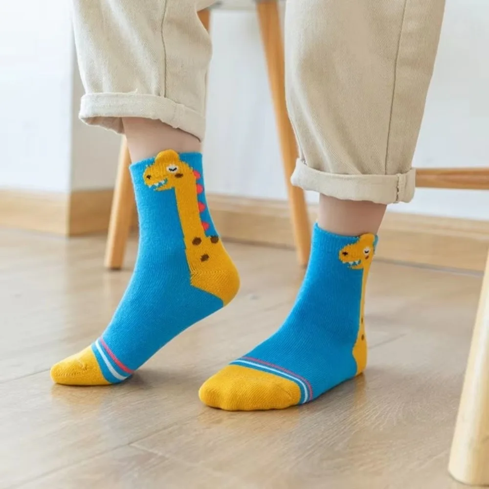 Estampado animado en calcetines infantiles