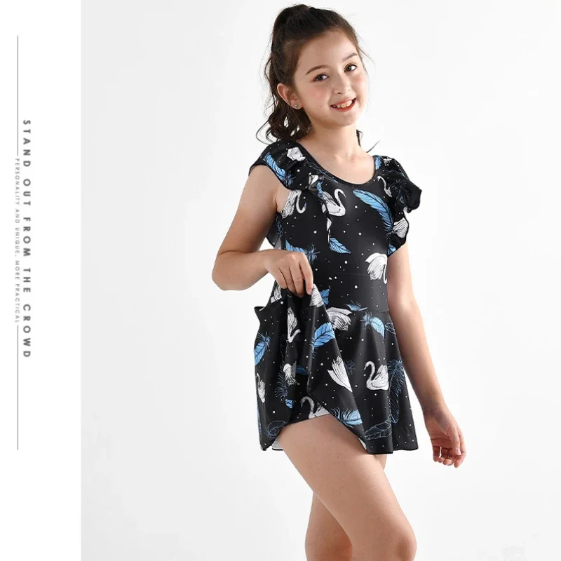 Bañador niña una pieza con falda estampado plumas de cisne princesa - imagen 3