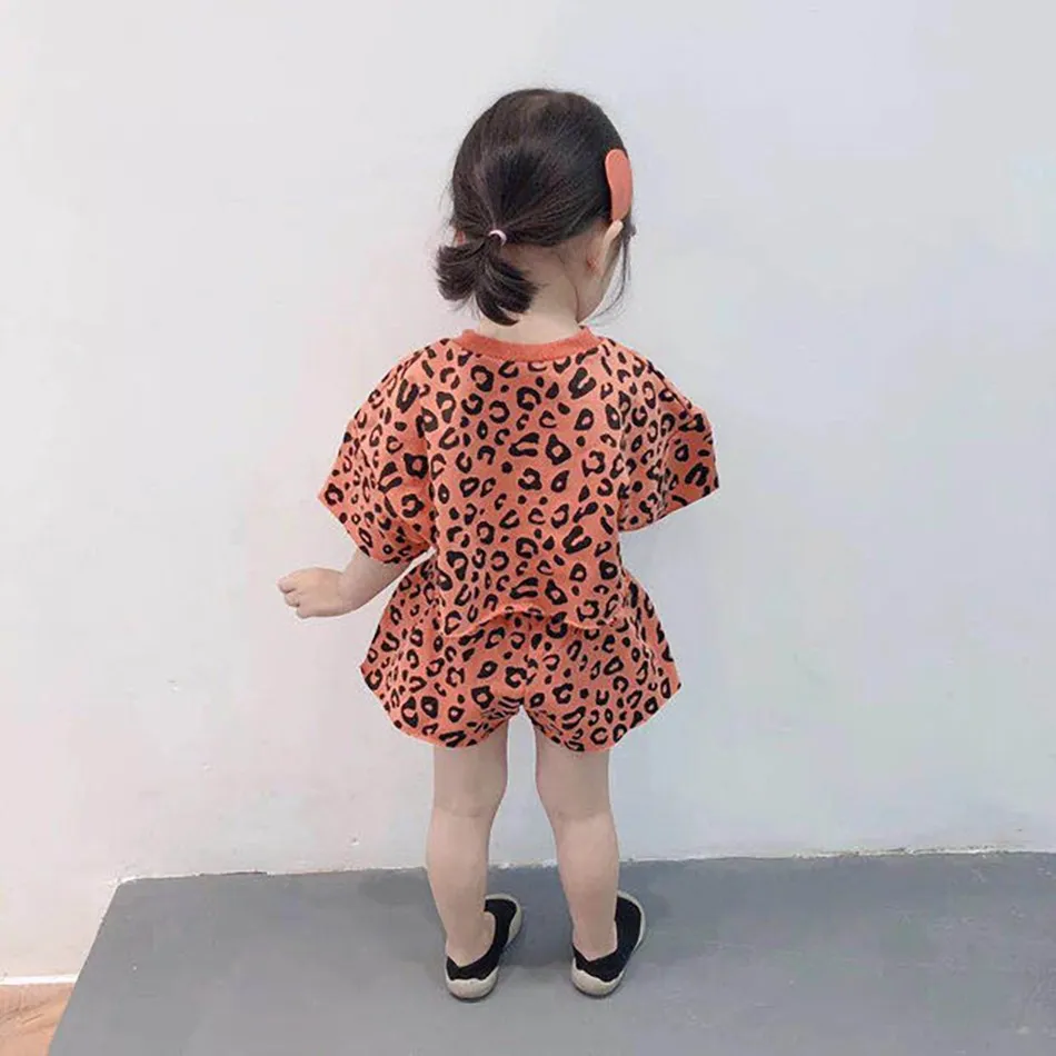 Conjunto bebé leopardos 2 piezas verano - camiseta y pantalones cortos - imagen 3