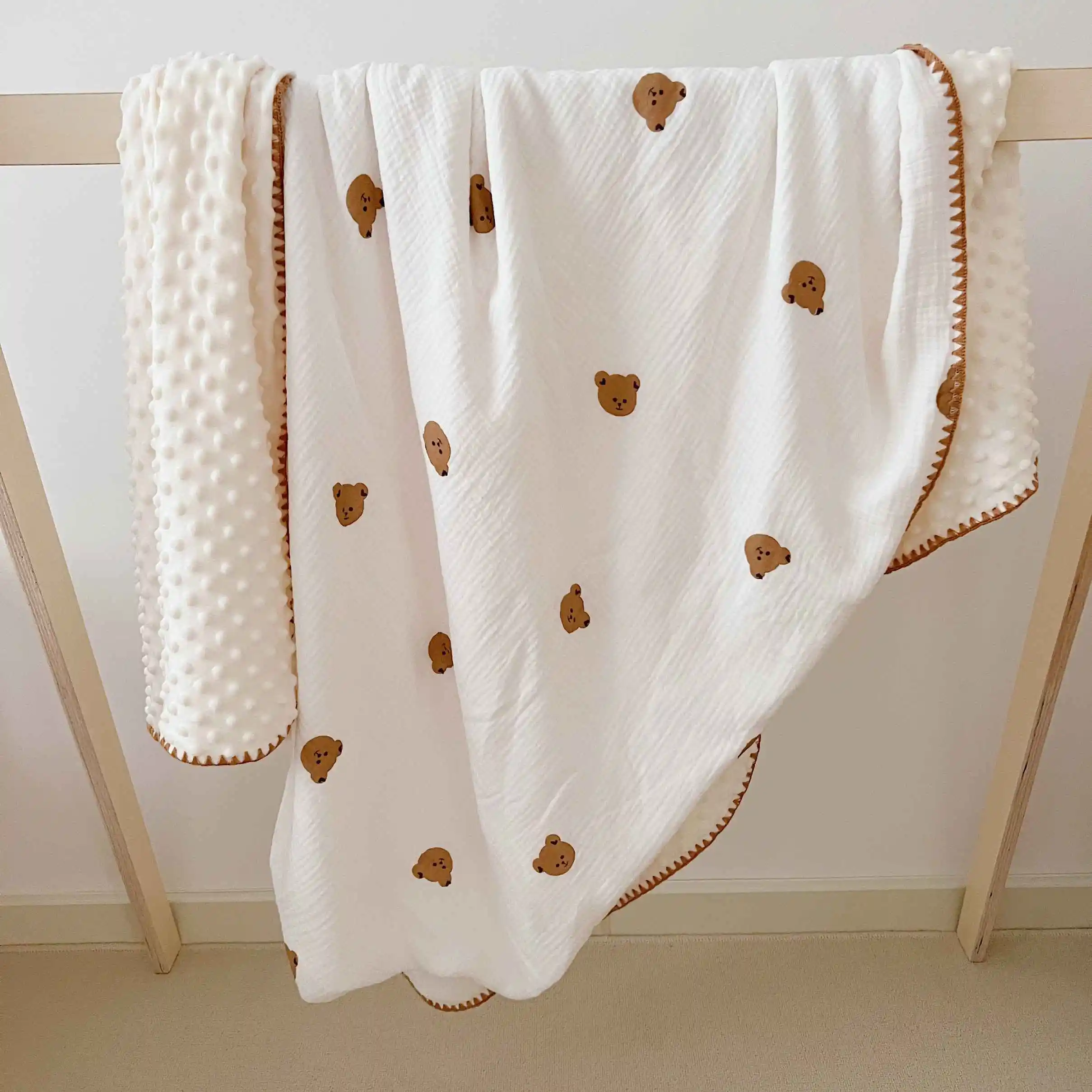 Manta Minky de muselina con motivos infantiles