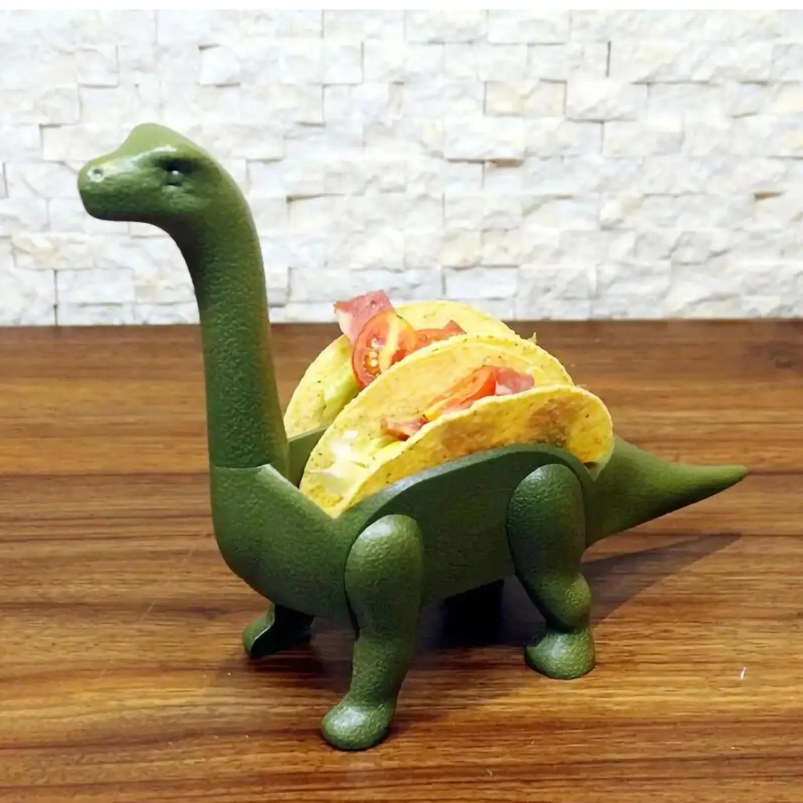 Vista del plato de servir con dinosaurio y espacio para conchas