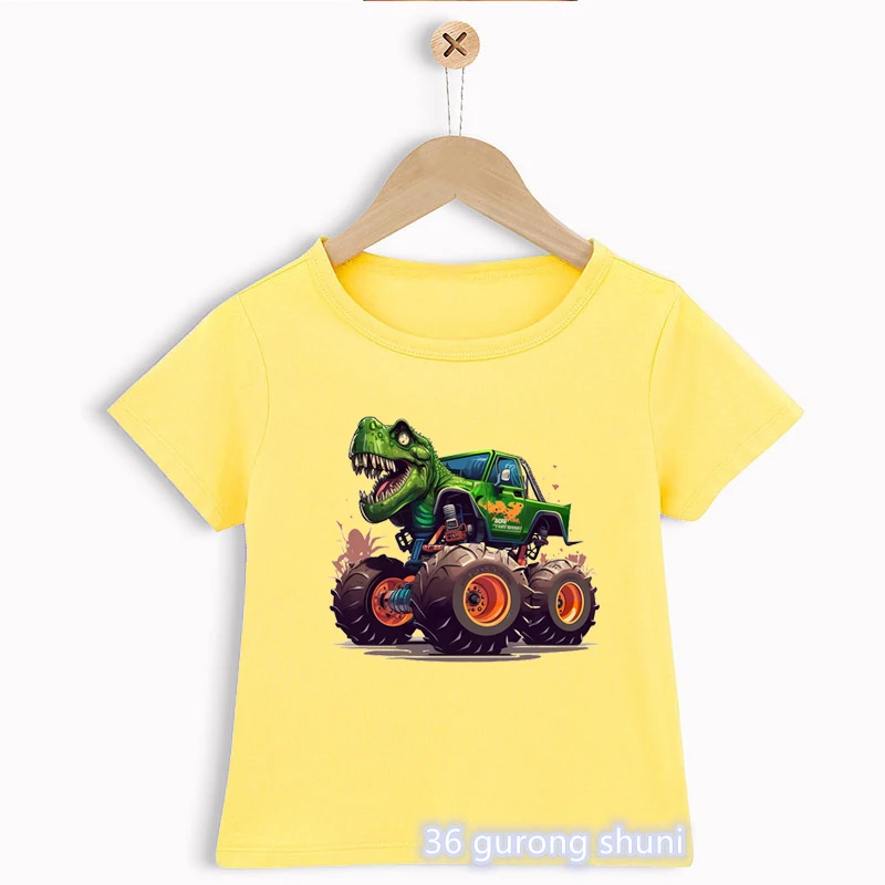 Camiseta amarilla en uso casual infantil