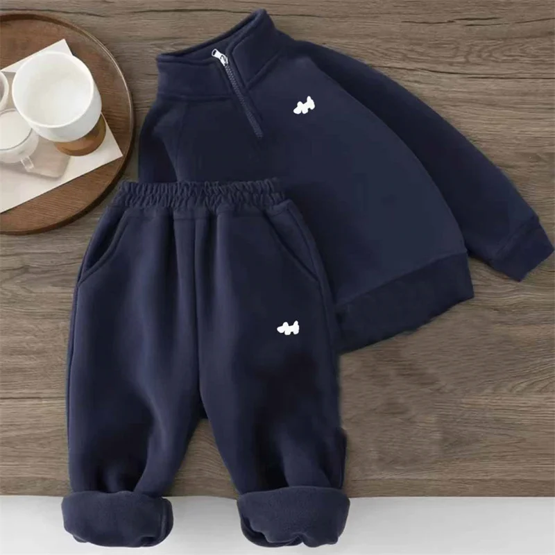 Traje acolchado infantil disponible en varios colores