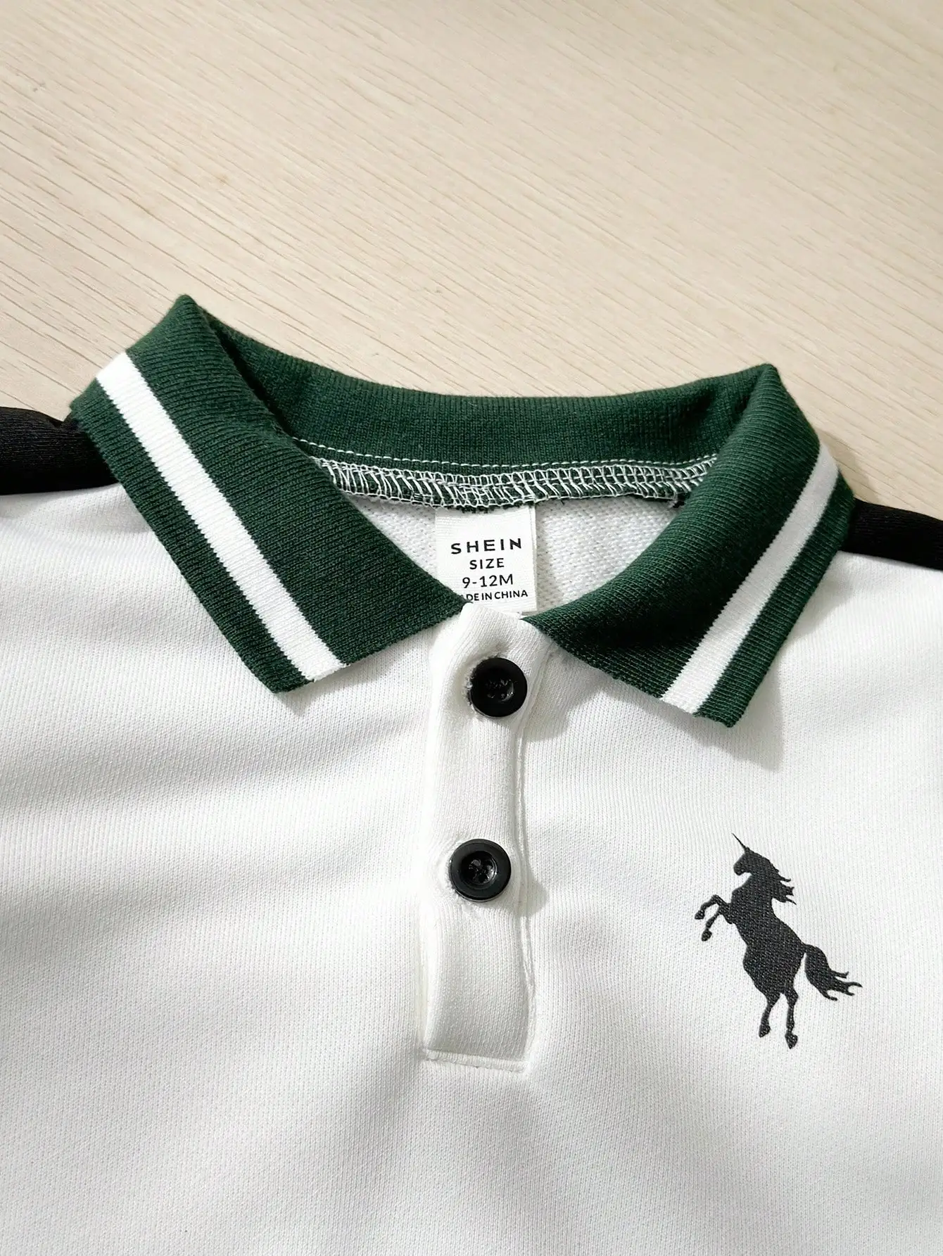 Camisa de manga larga bebé con estampado y solapa blanca - imagen 3