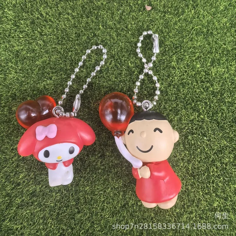 Muñeca colgante Hello Kitty caja ciega con globo rojo en crema - imagen 4