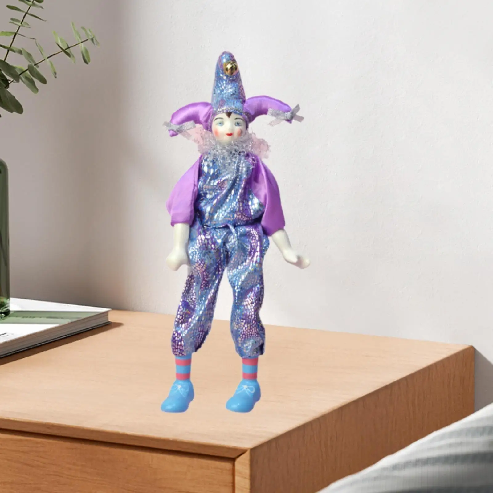 Figura completa de payaso en posicion standing