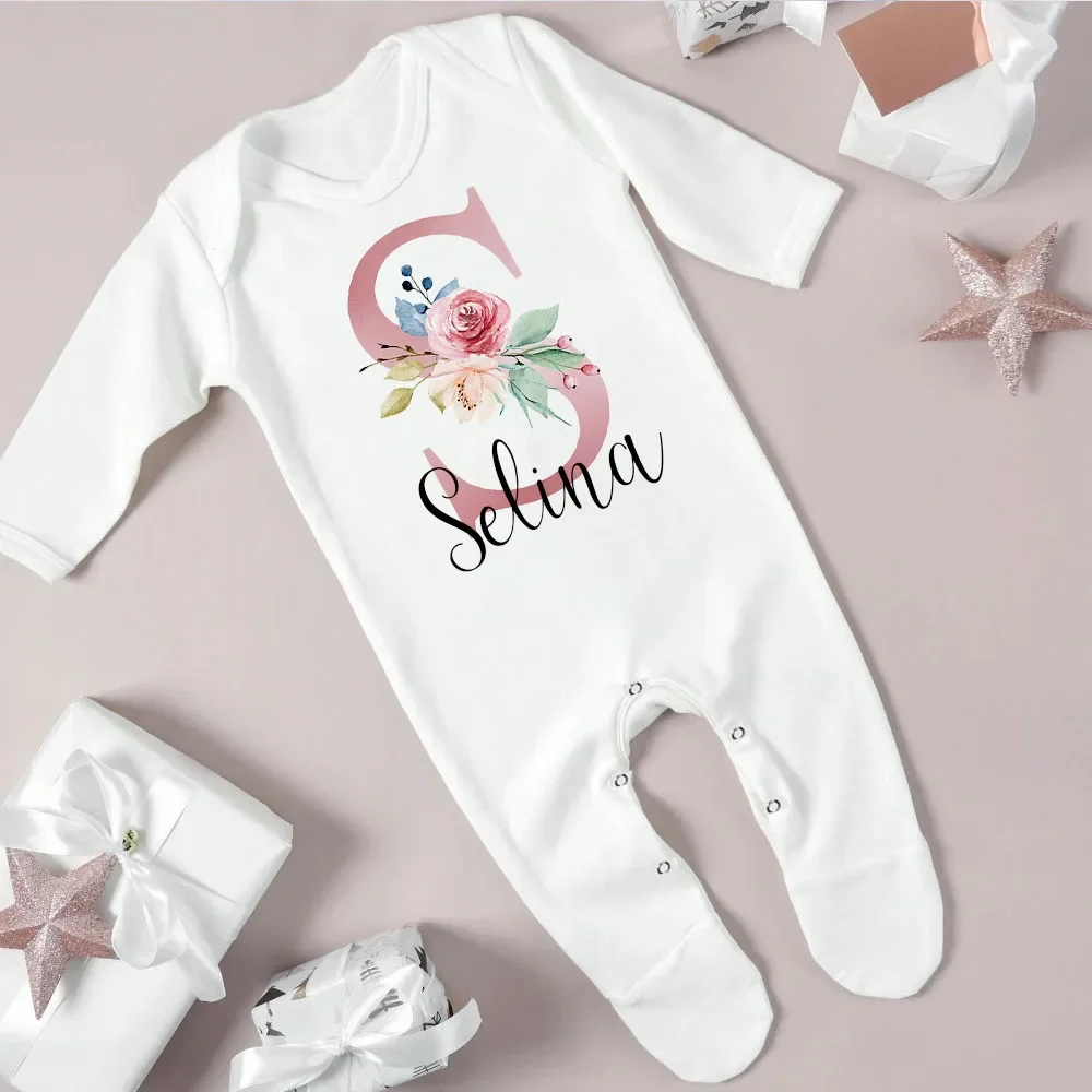 Pijama personalizado de bebé con inicial floral, regalo nacimiento - imagen 4