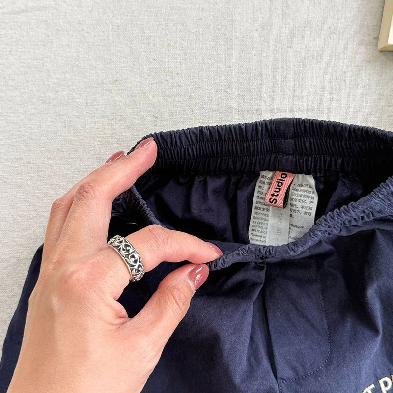 Pantalones cortos de verano holgados con letras bordadas para niños - imagen 3