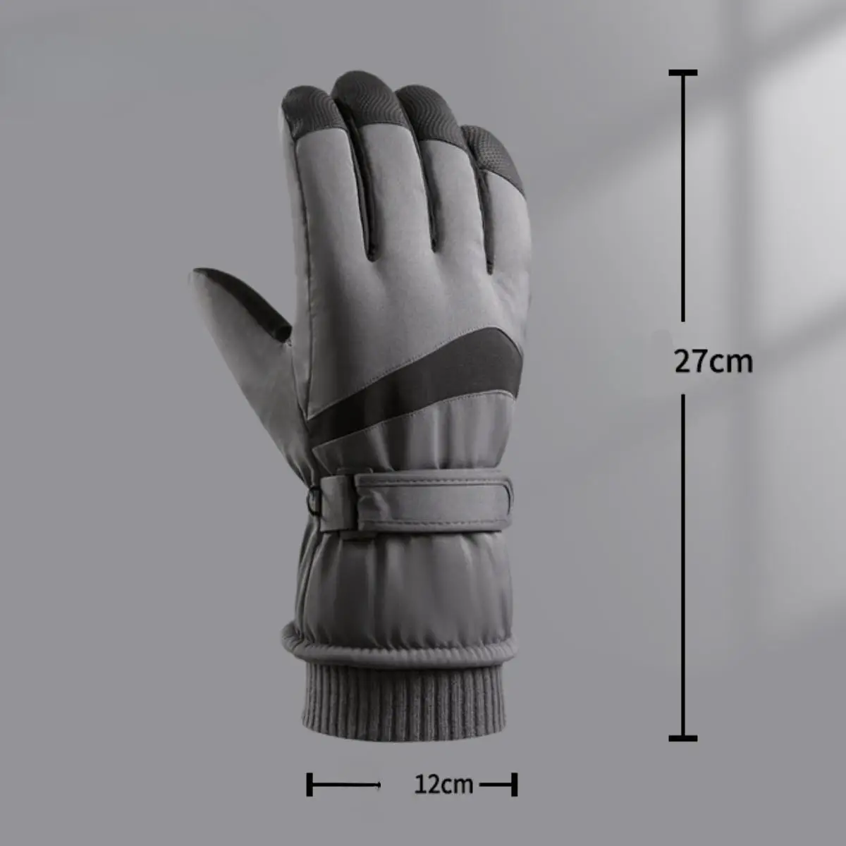 Guantes usados mientras se practica ciclismo en nieve