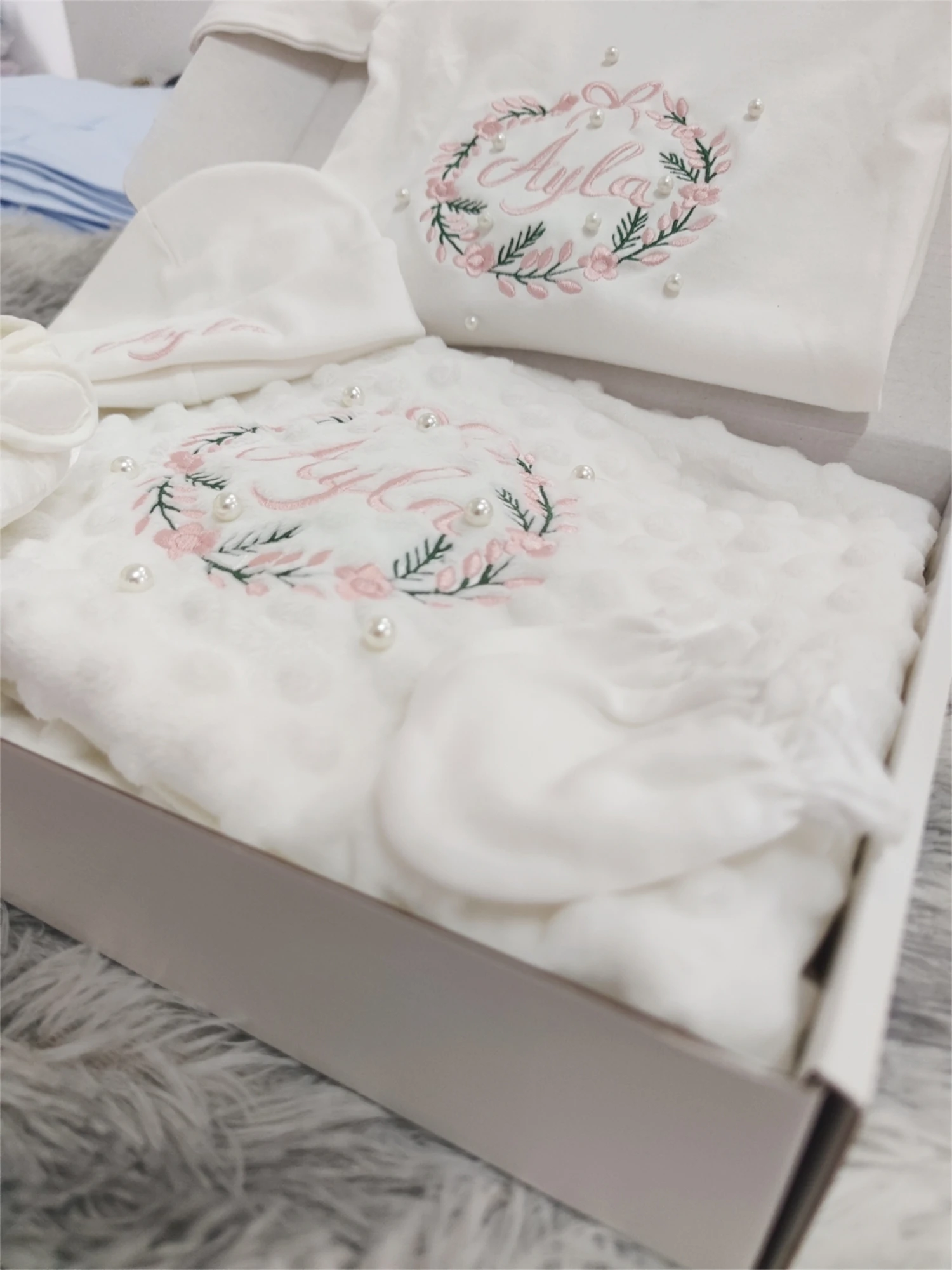 Dollbling Conjunto de manta y mameluco para bebé bordado con nombre - imagen 2