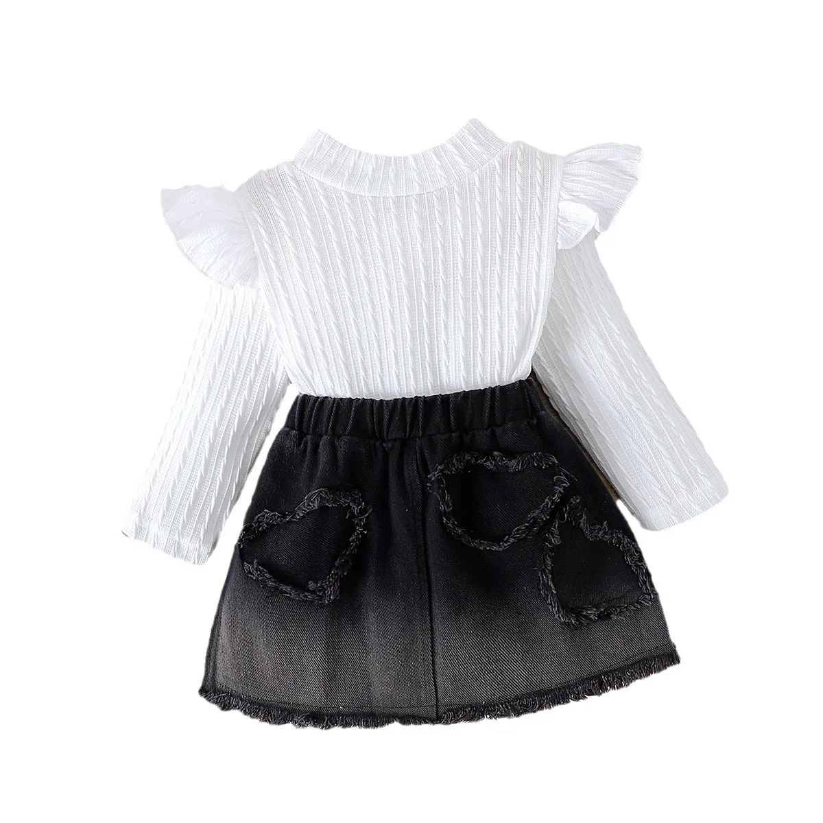 Look completo con falda vaquera y tops