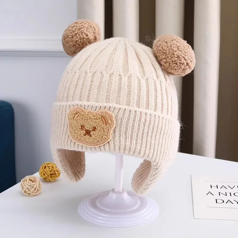 Gorro de lana con protección auditiva para bebé