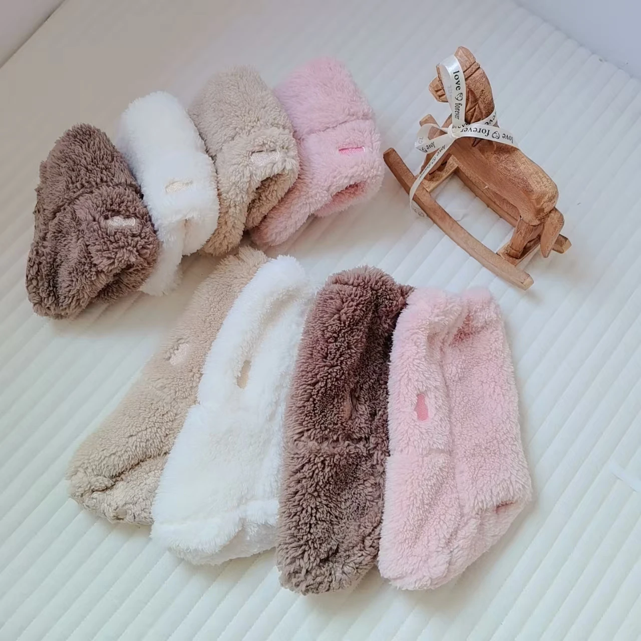 Calcetines antideslizantes de invierno para bebé con bordado pingüino - imagen 2