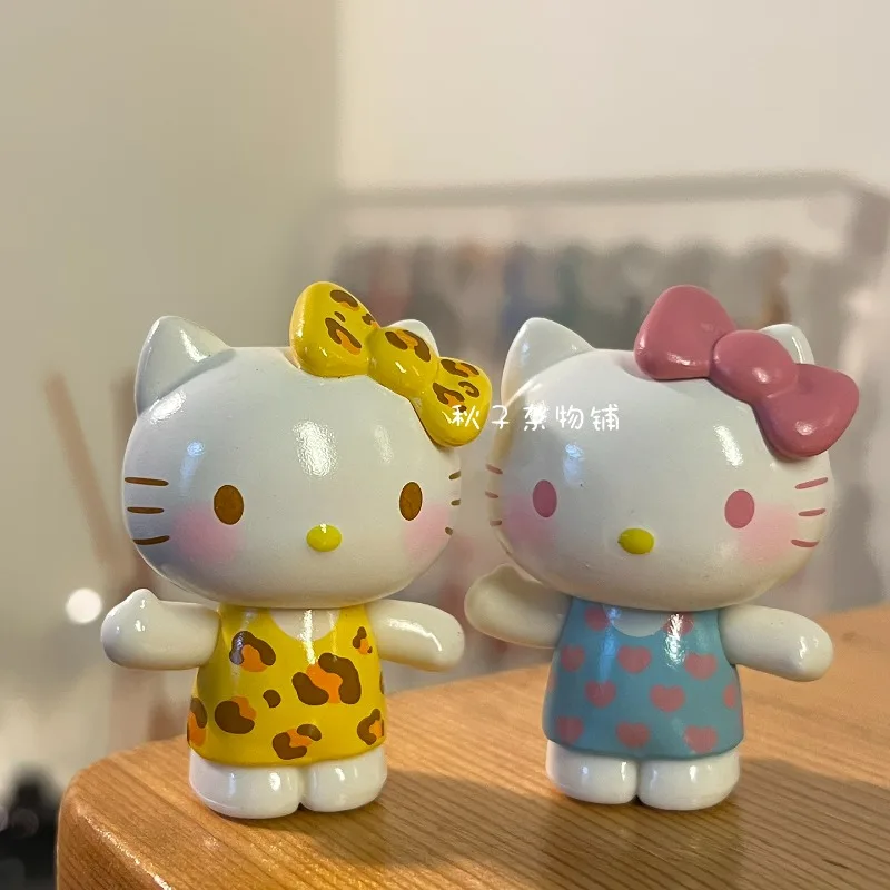 Hello Kitty figura coleccionable verano arcoíris - imagen 5