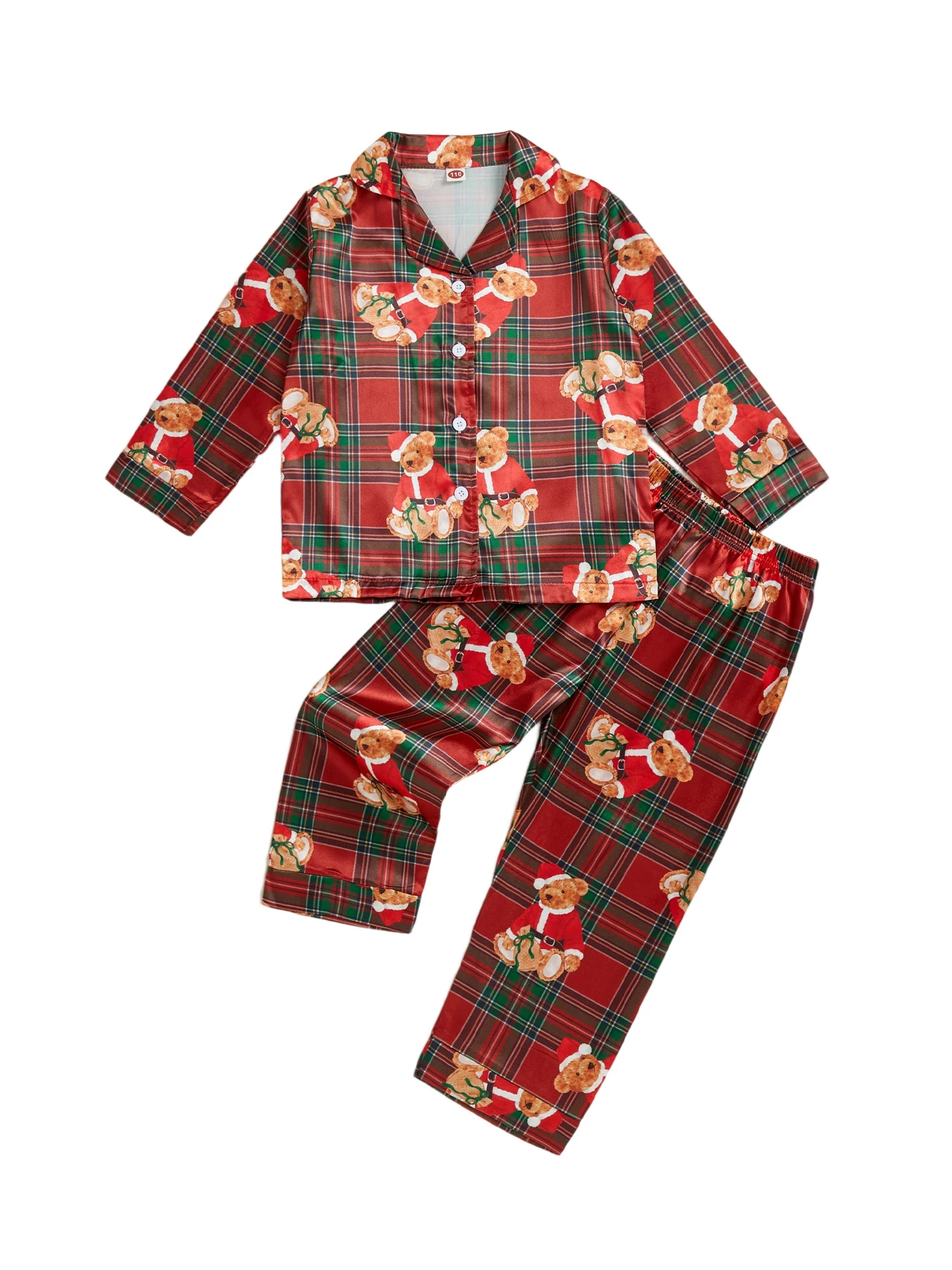 Niña con pijama navideño rojo de oso a cuadros