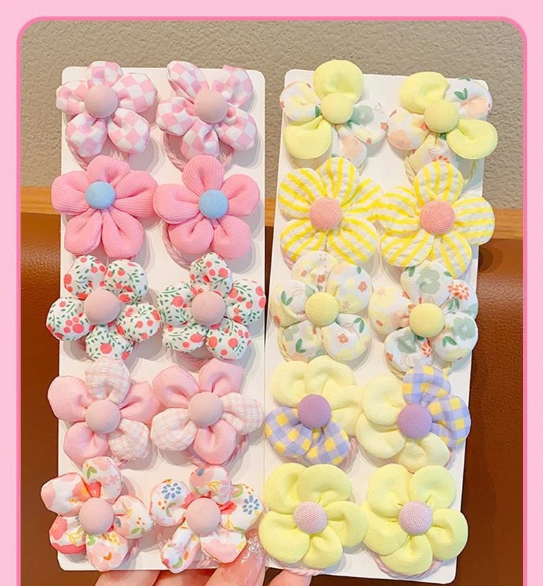 Scrunchies infantiles con detalles florales