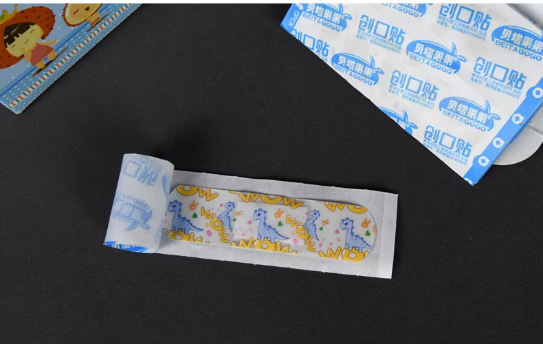 Diseño divertido de tiritas para niños