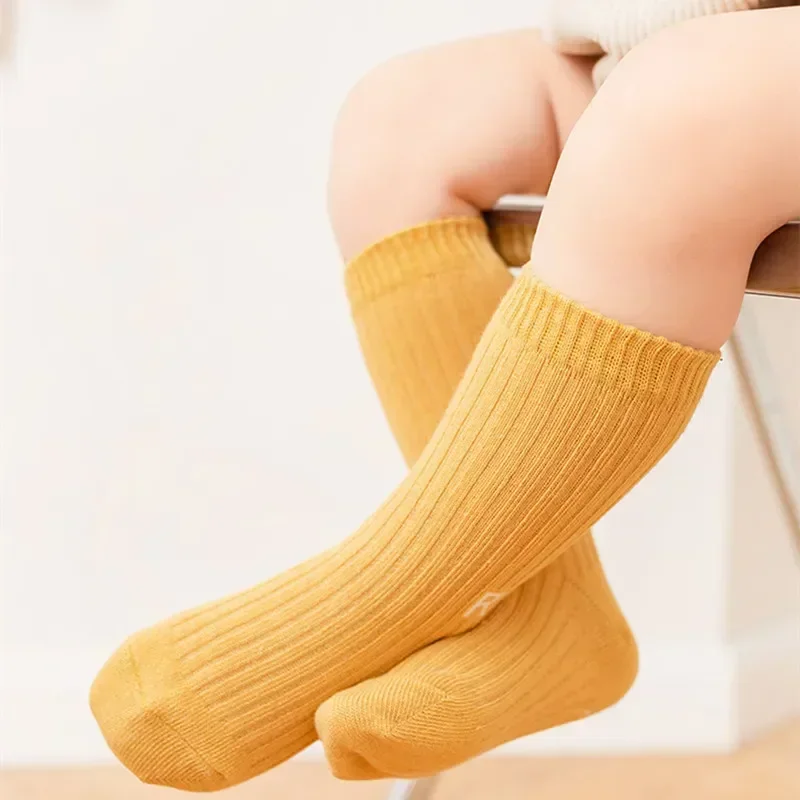 Calcetines de algodón para bebé con letras R – primavera/otoño
