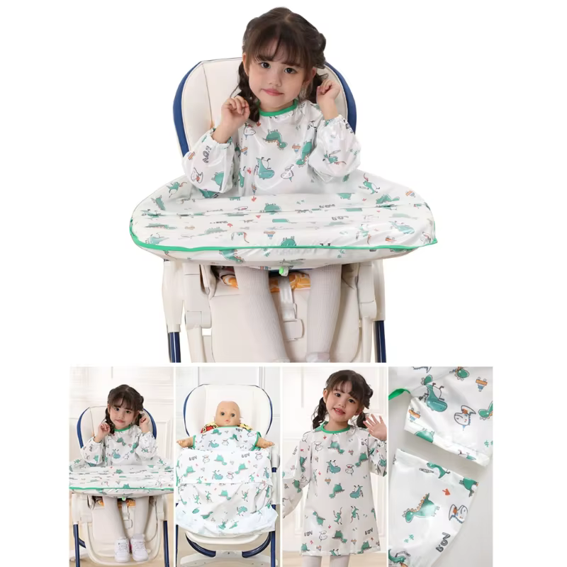 Babero impermeable para bebé en uso