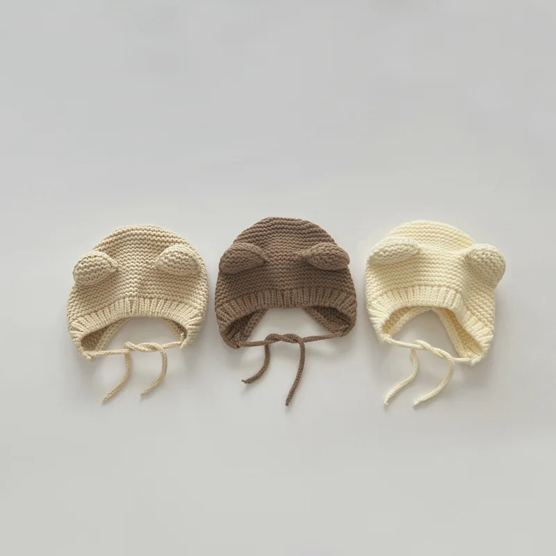 Vista frontal del gorro con diseño animal