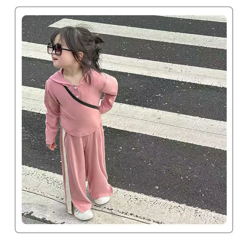 Conjunto niña sudadera con capucha y pantalón de entretiempo - imagen 4