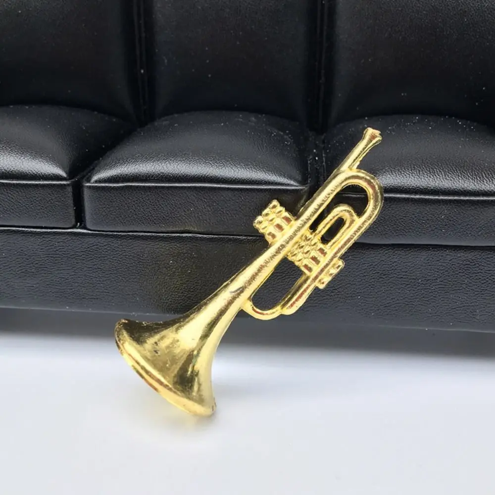 Detalle del violín miniatura