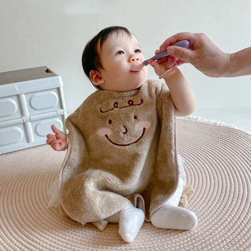 Baberos impermeables de felpa con dibujos de oso para bebés - imagen 3