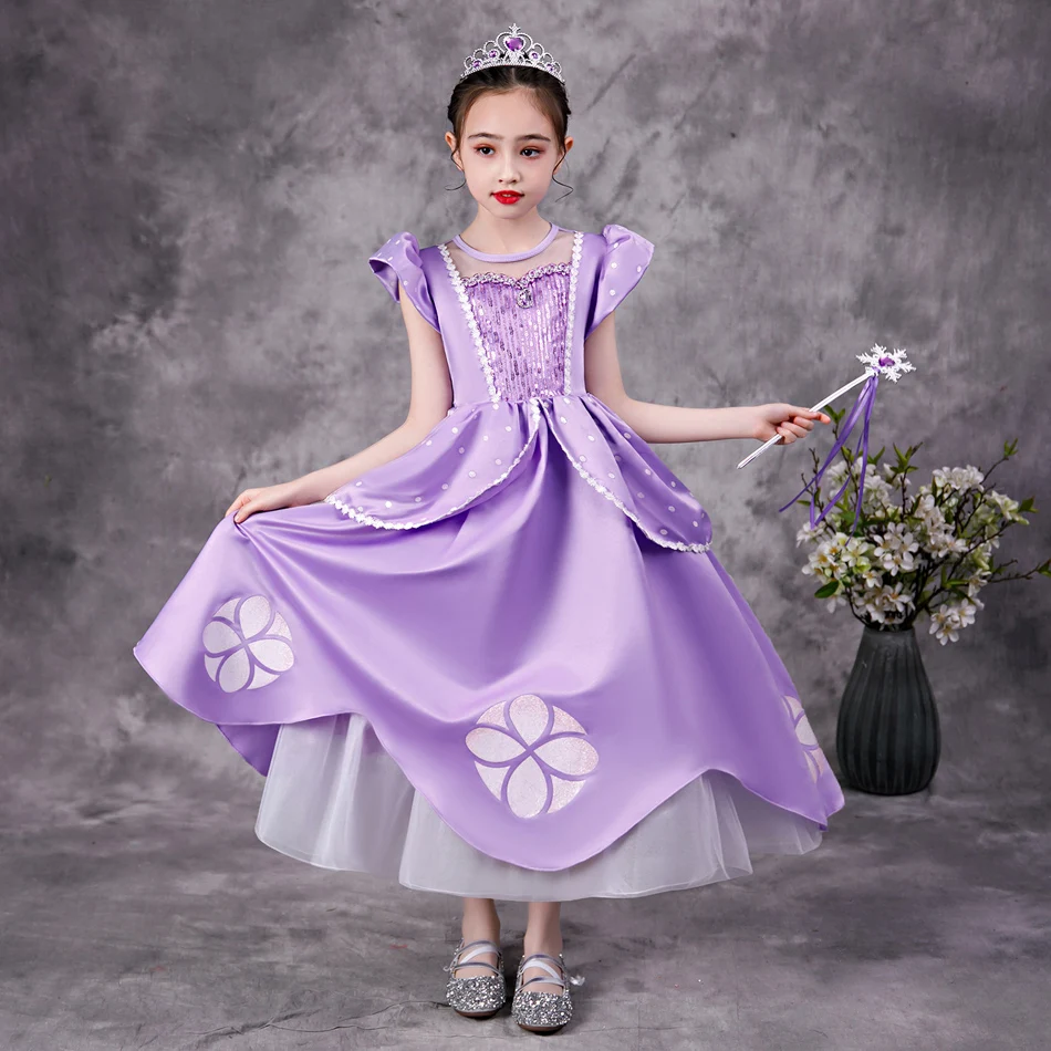 Vestido de princesa en uso para fiesta infantil