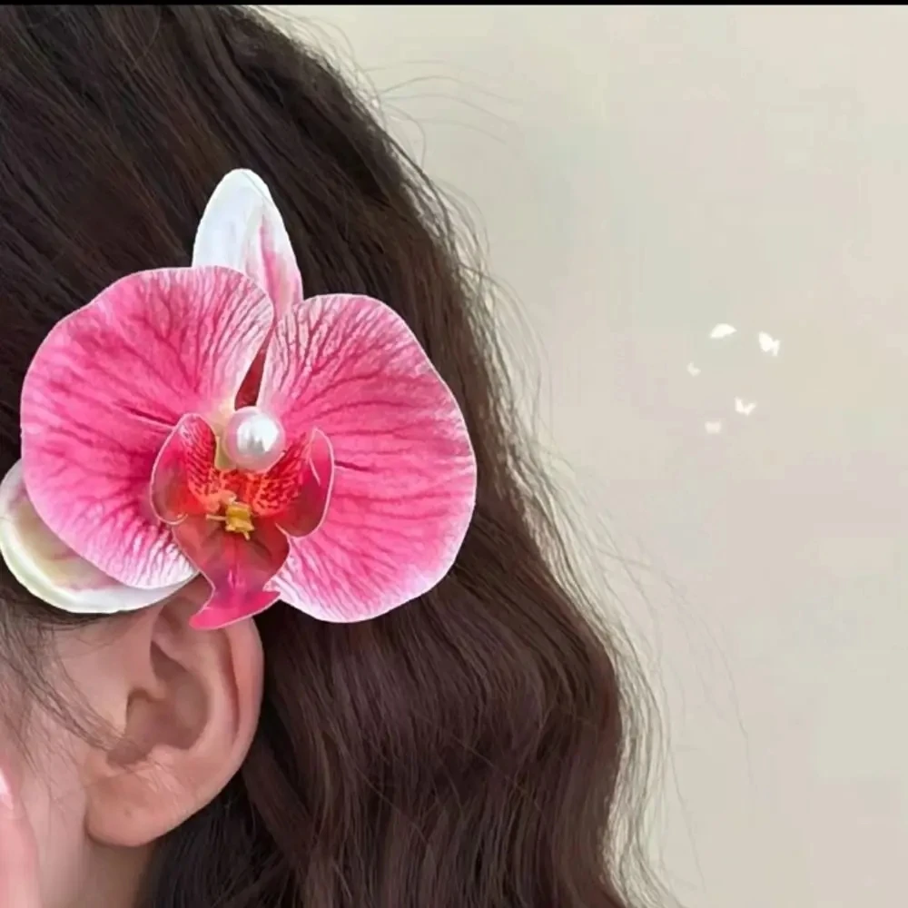 Pinza usada en cabello suelto