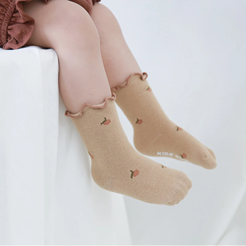 Calcetines antideslizantes con estampado floral para bebés - imagen 2