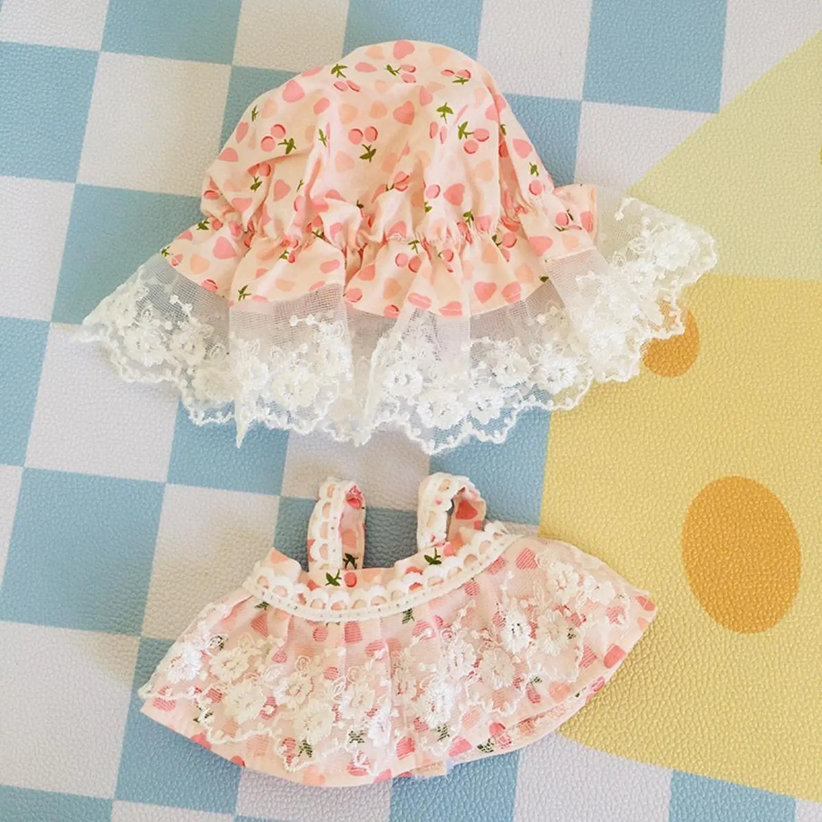 Ropa para muñecas de peluche con tirantes y sombrero - imagen 3