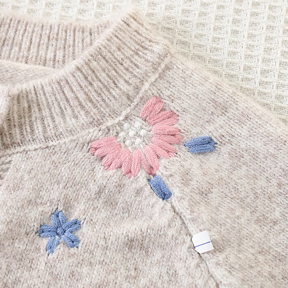 Cárdigan de punto infantil con flores bordadas - imagen 5
