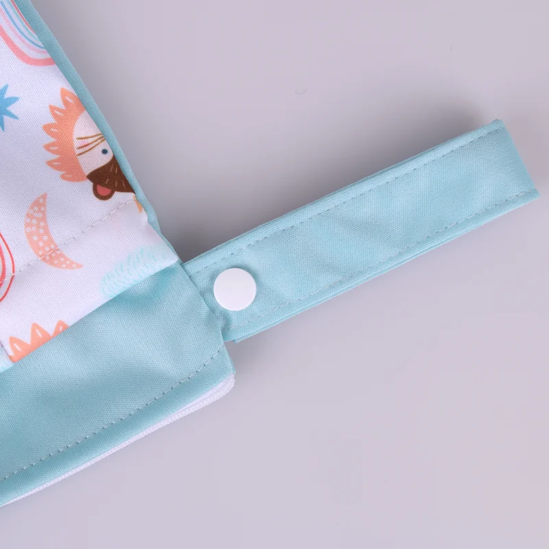 Bolsa portapañales impermeable húmedo-seco con doble bolsillo - imagen 2