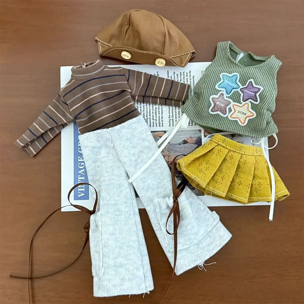 Vista trasera del conjunto de ropa para muñeca