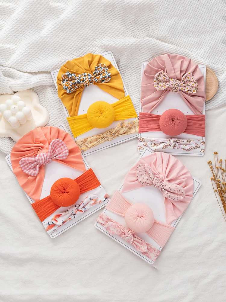 Sombreros y diademas con estampados llamativos