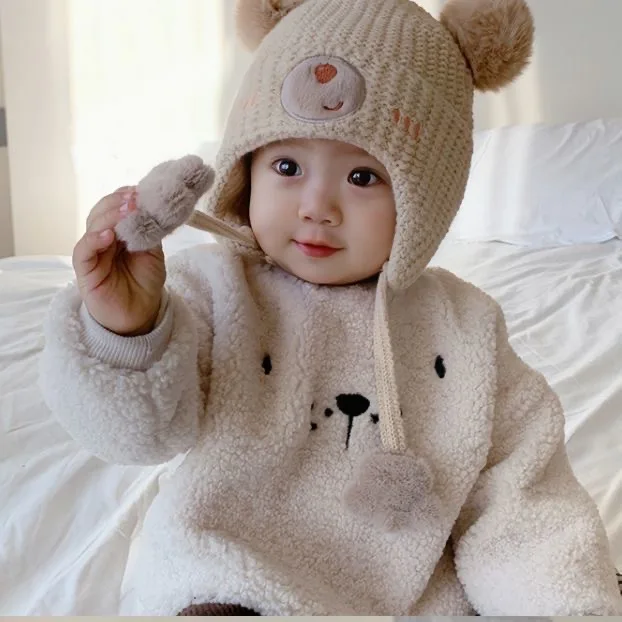 Gorro de punto con orejera para niño pequeño