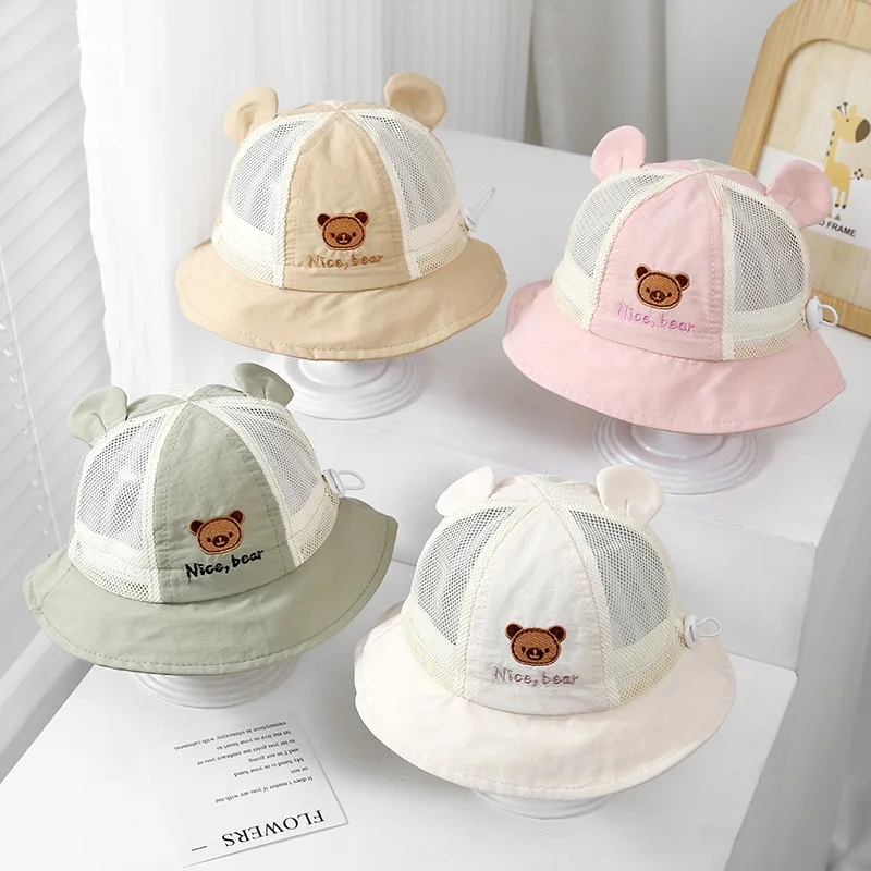 Detalle de la gorra y el tejido de malla