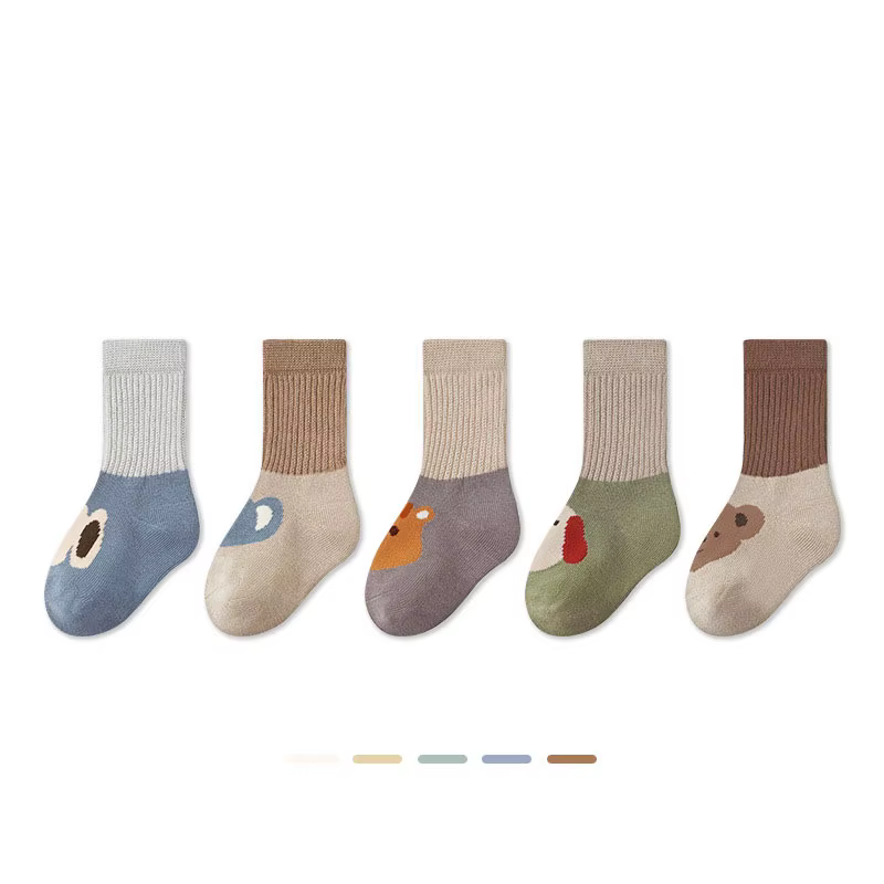 Calcetines infantiles de dibujos animados medianos ergonomicos