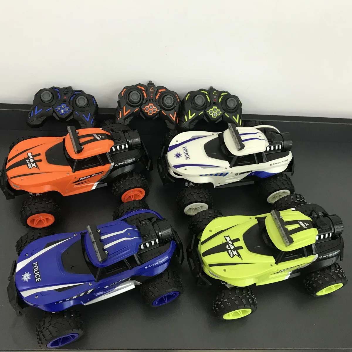 Coche teledirigido RC todoterreno buggy de derrape con tracción - imagen 3