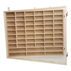 Vitrina de coches de juguete de madera con puerta antipolvo en pared