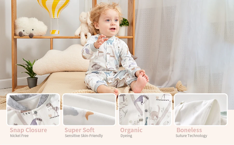 Vista del tejido de algodón orgánico suave en pijama de bebé sin pies