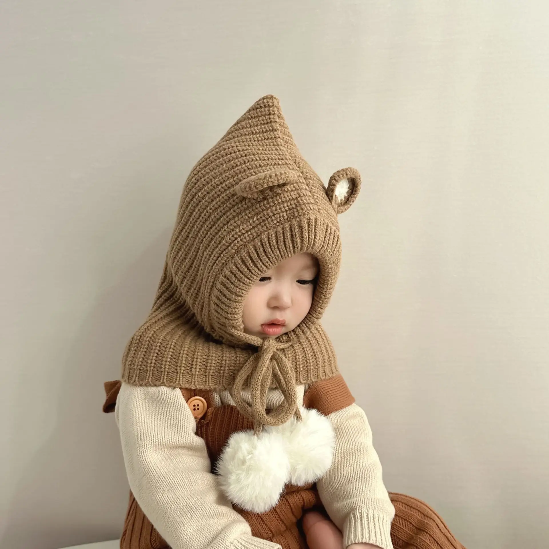Gorro con protección para los oídos y diseño de dibujos animados