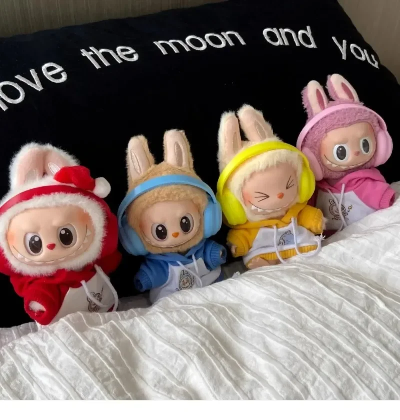 Detalle de accesorios para muñeca LABUBU